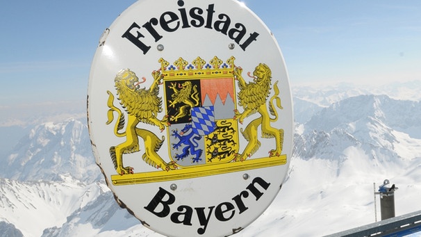 "Freistaat Bayern"-Schild mit Wappen auf der Zugspitze | Bild: picture-alliance/dpa