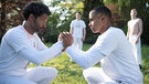 Von links: Ezequiel (Tyron Ricketts) und sein Sohn Stevie (Pablo Grant) beim Capoeira. | Bild: ARTE/BR/cinemanegro Filmproduktion /kineo Filmproduktion /Frédéric Batier