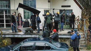 Bei den Dreharbeiten von "Polizeiruf 110 - Das Licht, das die Toten sehen". | Bild: BR/Bavaria Fiction GmbH/Hendrik Heiden