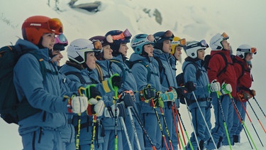 Das Ski-Team. | Bild: ORF/BR/SRF/Superfilm Filmproduktions GmbH