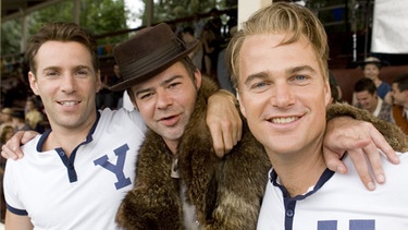 Auch Jacks Freunde Leo Kritzky (Alessandro Nivola, links) und Yevgeny Tsipin (Rory Cochrane, Mitte) werden Geheimagenten. | Bild: BR/2007 Sony Pictures Television Inc.