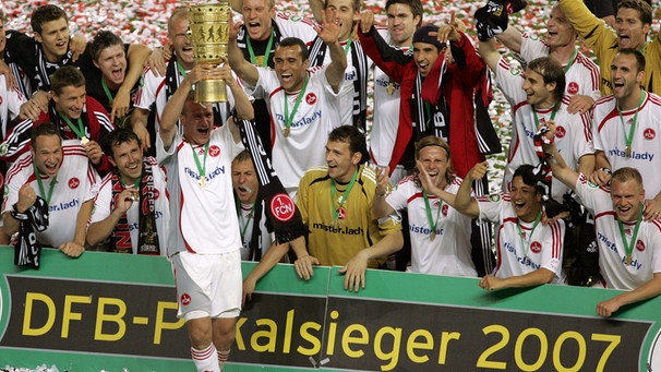 Nürnberger Jubel nach dem Pokalsieg am 26. Mai 2007 gegen den VfB Stuttgart | Bild: dpa/picture-alliance