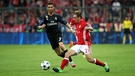 Bayern-Verteidiger Philipp Lahm (r.) im Duell mit Real Madrids Cristiano Ronaldo | Bild: dpa/picture-alliance
