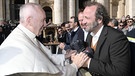"freizeit"-Moderator Schmidt Max begegnet Papst Franziskus am 25. Oktober 2017 bei der Generalaudienz auf dem Petersplatz | Bild: L´Osservatore Romano/BR