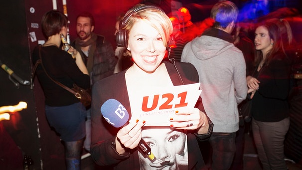 U21-Moderatorin Anna Novák live aus dem Milla-Club | Bild: BR / 