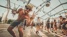 Tanzende Leute am Freitag beim Chiemsee Summer 2017 | Bild: BR / Steffi Rettinger