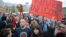 Demo vor Flüchtlingsheim | Bild: picture-alliance/dpa