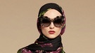 Die Modebranche entdeckt das Geschäft mit muslimischen Kundinnen - hier ein Outfit von Dolce & Gabbana. | Bild: picture-alliance/dpa