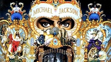 Michael Jackson zusammen mit Gitarrist Slash auf der Bühne | Bild: picture-alliance/dpa