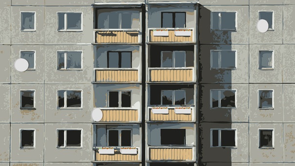 Wohnhausblock mit Balkonen | Bild: BR