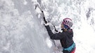 Profi-Kletterer Michi Wohlleben bringt Sandra Lahnsteiner Eisklettern bei | Bild: BR