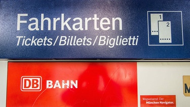 Fahrkarten-Automat der Deutschen Bahn | Bild: dpa/picture alliance