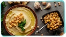 Hummus mit Kichererbsen und Olivenöl | Bild: mauritius images / Zoonar GmbH / Alamy / Alamy Stock Photos/Montage: BR