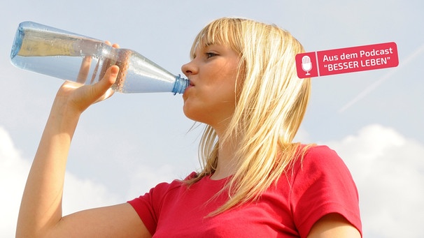 Frau trinkt aus Wasserflasche
mauritius images/ Pitopia RF | Bild: mauritius images/ Pitopia RF