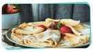 Pfannkuchen mit Puderzucker betreut liegen auf einem Teller | Bild: mauritius images / Westend61 / Borislav Zhuykov/Montage: BR