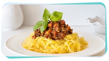 Spaghetti mit Kürbis-Bolognese | Bild: mauritius images / foodcollection / Alla Machutt