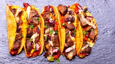 Tacos mit Gulasch | Bild: mauritius images / Pitopia / Bernd Jürgens