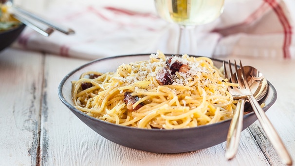 Spaghetti Carbonara auf einem Teller | Bild: mauritius images / Westend61 / Susan Brooks-Dammann