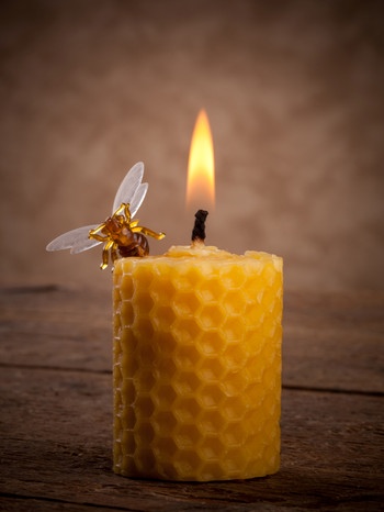 Kerze aus Bienenwachs | Bild: colourbox.com