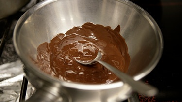 brocken in Schokoladenkuvertüre | Bild: maur