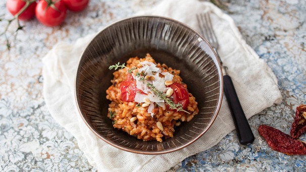 Risoni Nudeln für Risotto mit Tomate | Bild: mauritius-images