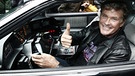 Hollywoods berühmteste Autos: Schauspieler David Hasselhoff in K.I.T.T., dem sprechenden Auto aus seiner Erfolgsserie "Knight Rider" | Bild: picture-alliance/dpa