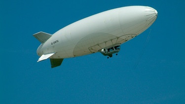 Zeppelin in der Luft | Bild: mauritius images / Tony Roberts / Alamy / Alamy Stock Photos