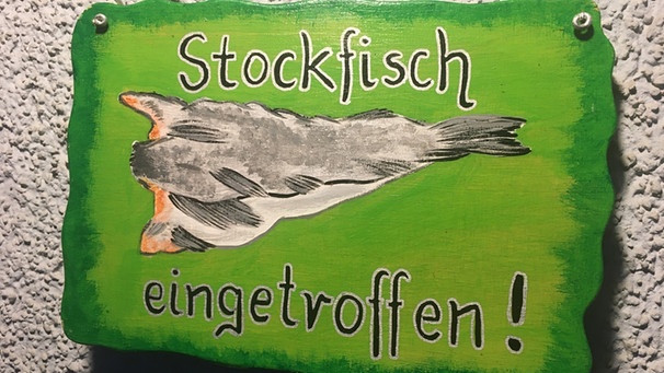 Schild, Stockfisch eingetroffen | Bild: BR / Anja Bischof