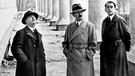 Baubesichtigung. (v.l.) Prof. Gall, Adolf Hitler und der Architekt Albert Speer. | Bild: picture alliance/Keystone