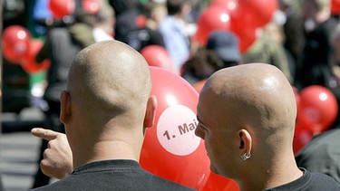 Glatzköpfe auf einer Neonazidemo - Symbolbild aufgenommen am 1. Mai 2007 in Dortmund | Bild: picture-alliance/dpa
