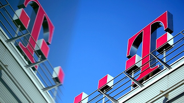 Das Logo der Telekom auf dem Dach der Zentrale der Deutschen Telekom in Bonn | Bild: picture-alliance/dpa