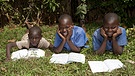 Afrika. Traum von einer postkolonialen Neugeburt -  Symbolbild (Ruandische Schulkinder)  | Bild: picture alliance_imageBROKER_FLPAWayne Hutchinson