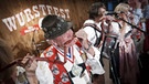 "Biting of the Wurst", Deutsches Wurstfest in Texas  | Bild: picture-alliance/dpa