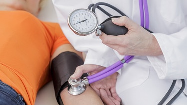 Blutdruck messen | Bild: picture-alliance/dpa