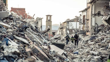 Armatrice - Das Erdbeben vom 24. August 2016 zerstörte große Teile der Gemeinde Amatrice, fast 300 Menschen kamen zu Tode. | Bild: BR/JOHANNES MOTHS