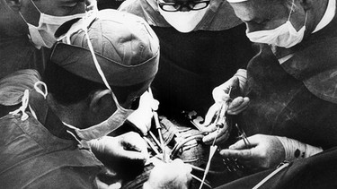Operation mit Herz-Lungen-Maschine  | Bild: picture-alliance/dpa