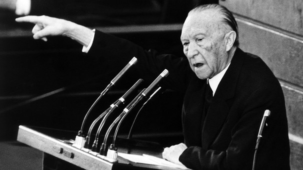 Adenauer spricht 1962 im Bonner Bundestag zur Spiegel-Affäre | Bild: picture-alliance/dpa