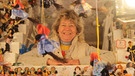 Christkindlesmarkt in Nürnberg: Die 69-jährige Waltraud Reif steht den ganzen Tag in ihrem Stand | Bild: Simone Schülein/BR