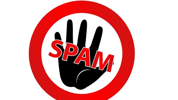Unerwünschte E-Mails - Schutz vor Spam: Hand wehrt Spam ab | Bild: colourbox.com