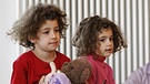 Flüchtlingskinder in einer Notunterkunft in Berlin-Johannisthal | Bild: Imago / Jürgen Heinrich