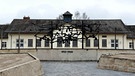 KZ-Gedenkstätte am 31.03.2018 in Dachau. Die Konzentrationslager-Gedenkstätte wurde am 05. Mai 1965 als Mahnstätte und Erinnerungsort in Dachau eröffnet. | Bild: picture alliance / Revierfoto/Revierfoto/dpa
