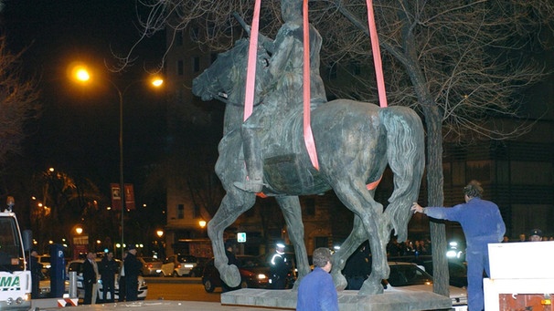 Franco-Statue auf der Plaza San Juan de la Cruz wird entfernt | Bild: picture-alliance/dpa