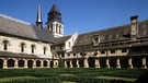 Der Innenhof und Kreuzgang der Abtei Sainte Marie in Fontevrault in Anjou | Bild: picture-alliance/dpa
