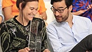 Bachmann-Preisträgerin 2019 Birgit Birnbacher und Schriftstellerkollege Yannic Han Biao Federer, er wurde mit dem 3sat-Preis ausgezeichnet | Bild: picture-alliance/dpa