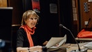 Regisseurin Irene Schuck im Studio 9 bei der Aufnahme der Neuübersetzung von Alice Walkers Roman "Die Farbe Lila". | Bild: BR/Johanna Schlüter