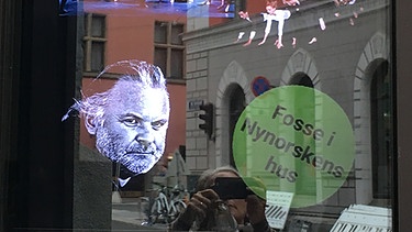 Fensterwerbung in Oslo mit Jon Fosse | Bild: Cornelia Zetzsche