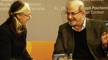 Salman Rushdie im Gespräch mit Cornelia Zetzsche | Bild: Eva Demmelhuber