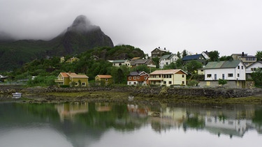 Das Dorf Svolvaer auf den Lofoten-Inseln | Bild: colourbox.com