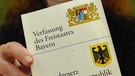 Bayerische Verfassung | Bild: picture-alliance/dpa
