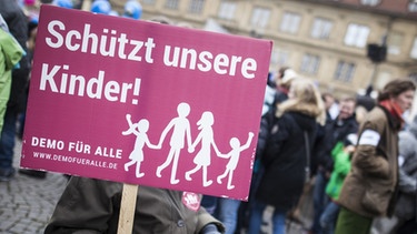 "Demo für alle" im Februar 2016 in Stuttgart | Bild: picture-alliance/dpa